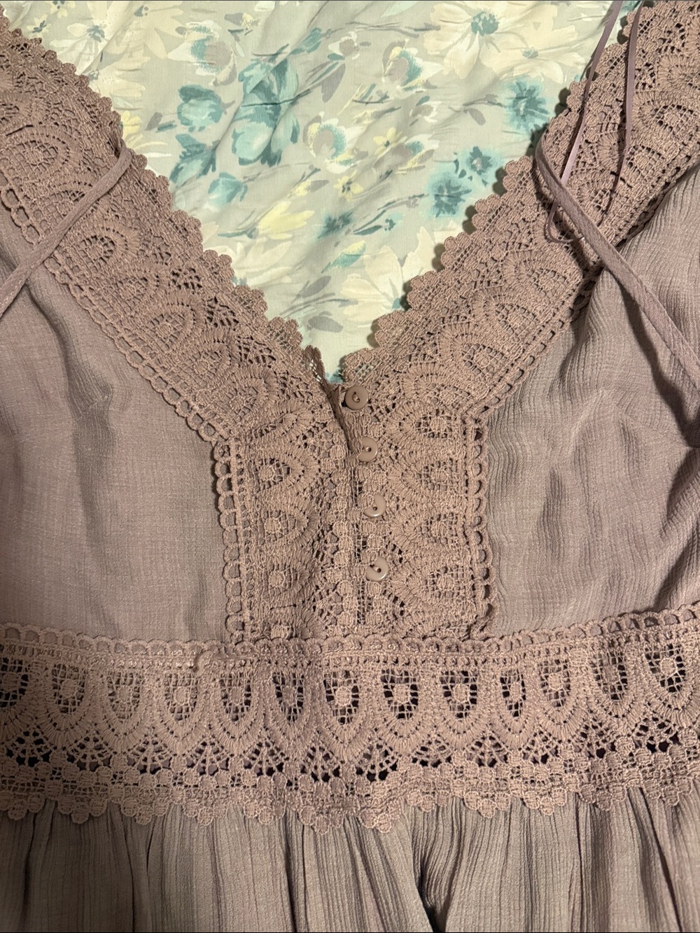 Bluivy Boho Lace-Trim V-Neck Mini Dress in Mauve - Picture 3 of 5